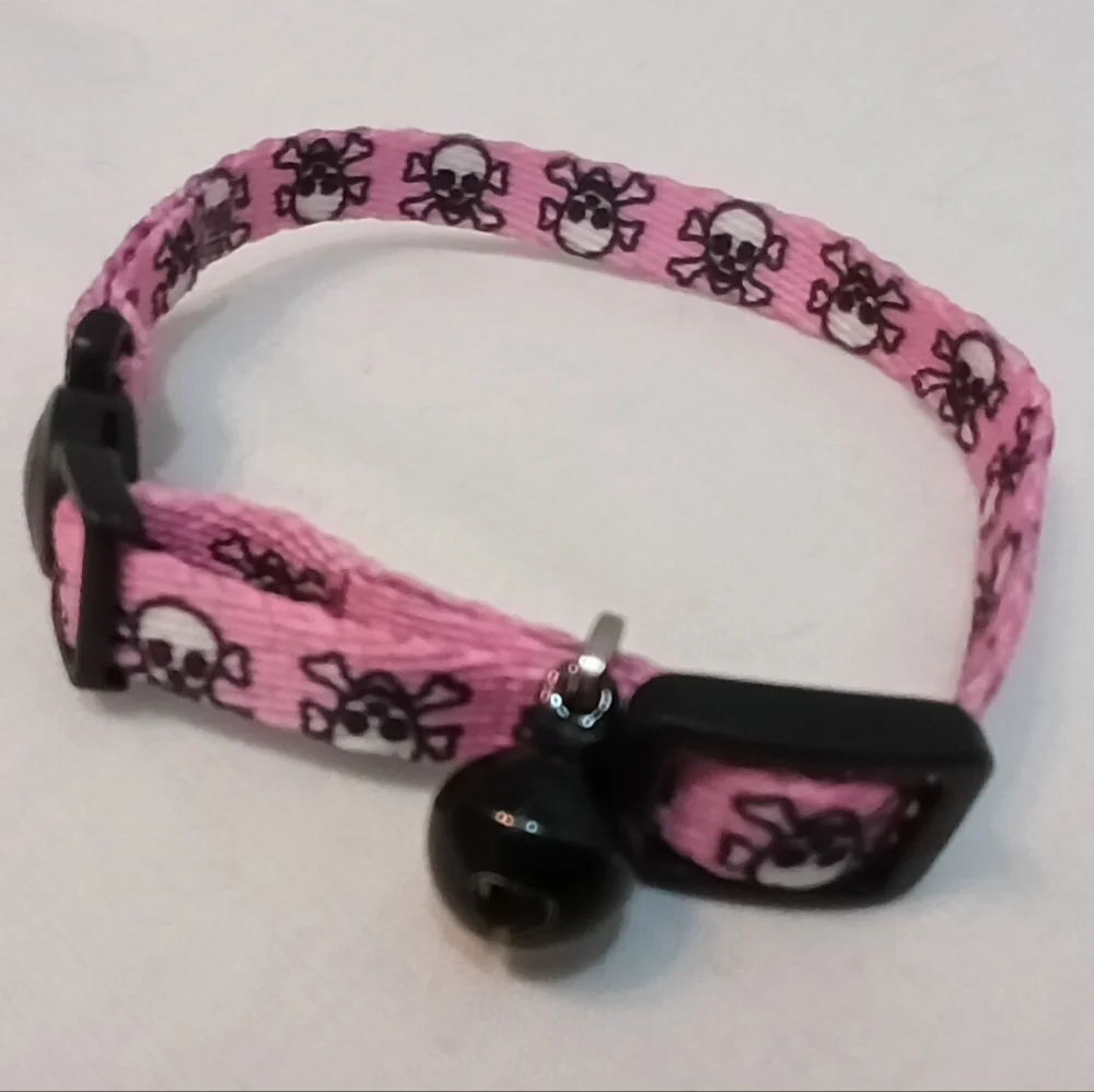 🩷🖤New Kitten Pink & Black Skull Pattern Bell Collar (7.5